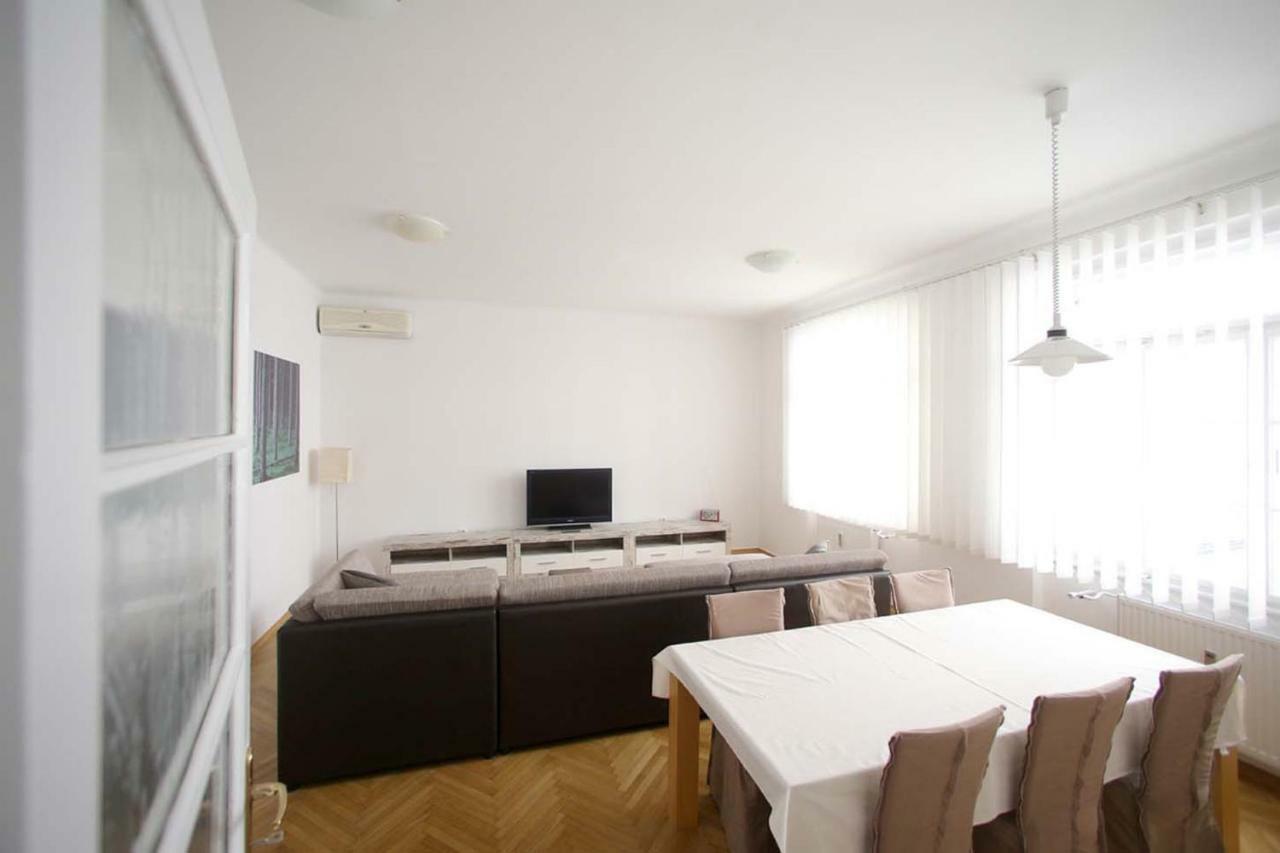 Skyscraper Apartment Tour As Ljubljana Bagian luar foto